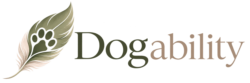 Das Logo besteht aus einer großen Feder auf der eine Schattenfigur steht und gleichzeitig im Scherenschnitt gehalten drei Hunde die der Schattenfigur folgen
